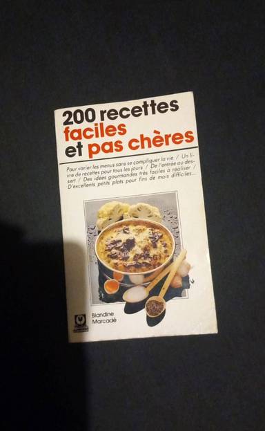 Couverture du livre 200 recettes faciles et pas chères de Blandine Marcadé