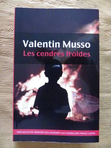 Couverture du livre Les cendres froides : thriller de Valentin Musso